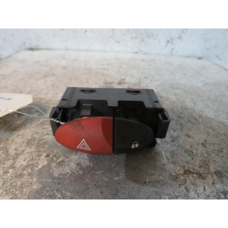 Bouton de warning RENAULT TWINGO 2 Photo n°1