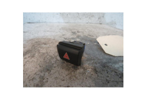 Bouton de warning PEUGEOT 208 1 Photo n°1