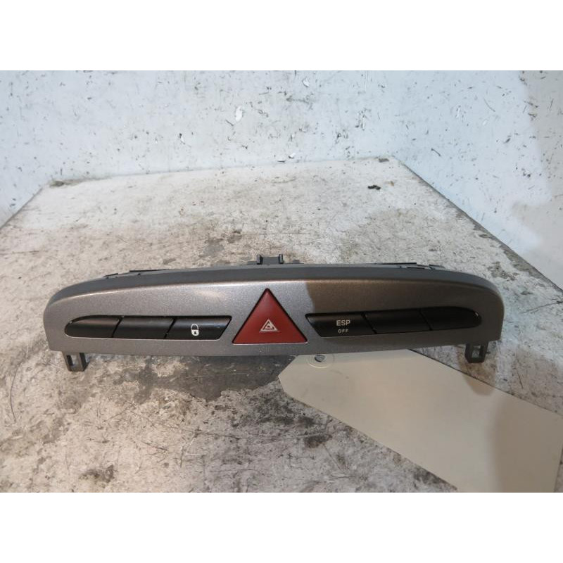 Bouton de warning PEUGEOT 308 1 Photo n°1