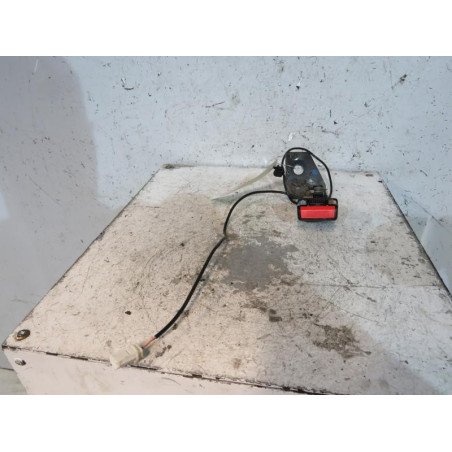 Attache ceinture arriere gauche PEUGEOT 308 1