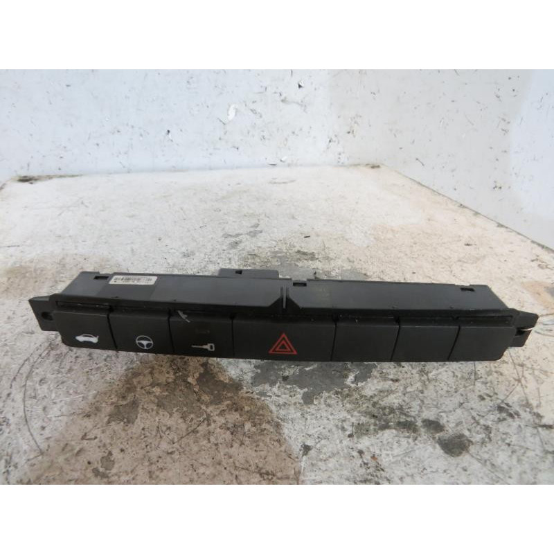 Bouton de warning FIAT GRANDE PUNTO Photo n°1