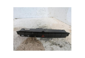Bouton de warning FIAT GRANDE PUNTO Photo n°1