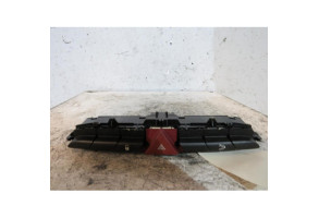 Bouton de warning PEUGEOT 308 1 SW Photo n°1