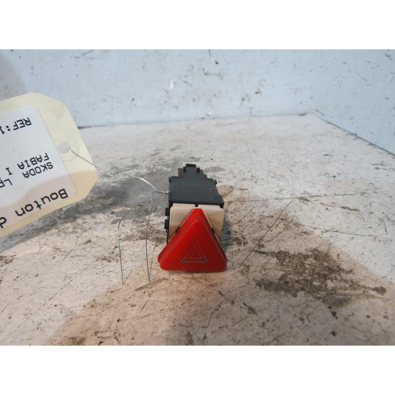 Bouton de warning SKODA FABIA 1 Photo n°1