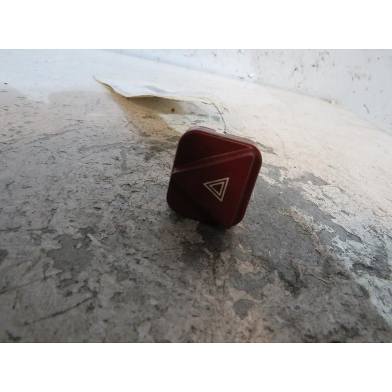 Bouton de warning PEUGEOT 1007 Photo n°1