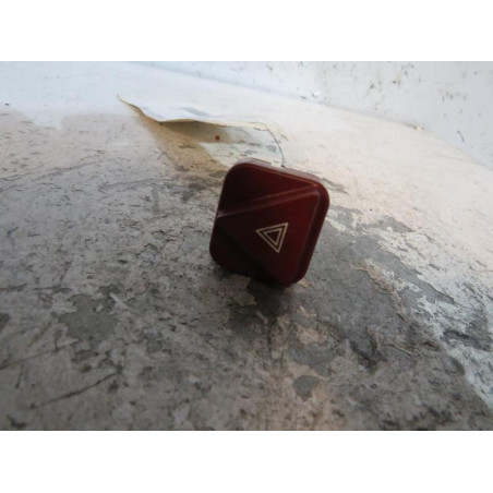 Bouton de warning PEUGEOT 1007