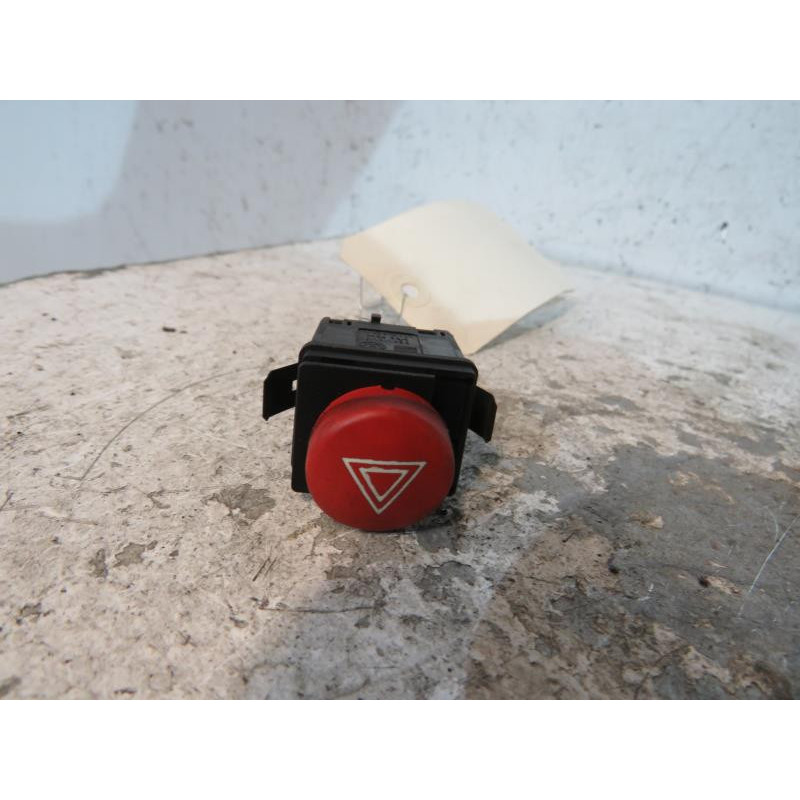Bouton de warning SEAT IBIZA 3 Photo n°1