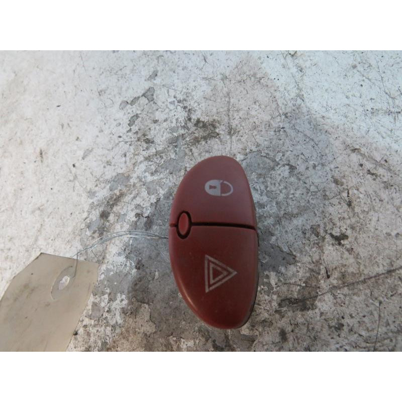 Bouton de warning PEUGEOT 206 Photo n°1