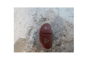 Bouton de warning PEUGEOT 206 Photo n°1