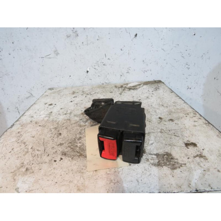 Attache ceinture arriere droit RENAULT MEGANE 1
