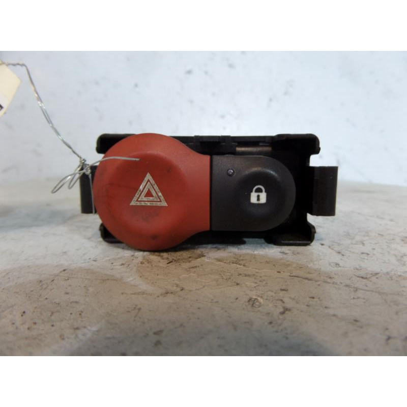 Bouton de warning RENAULT MODUS Photo n°1
