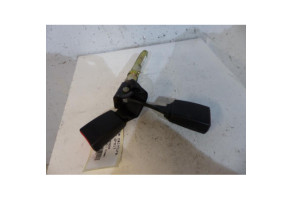 Attache ceinture arriere droit MERCEDES CLASSE C 203 Photo n°1