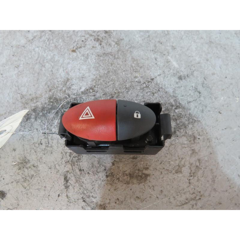Bouton de warning RENAULT TWINGO 2 Photo n°1