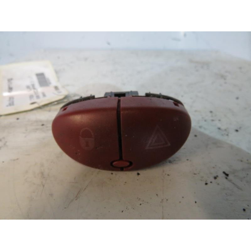 Bouton de warning CITROEN XSARA PICASSO Photo n°1