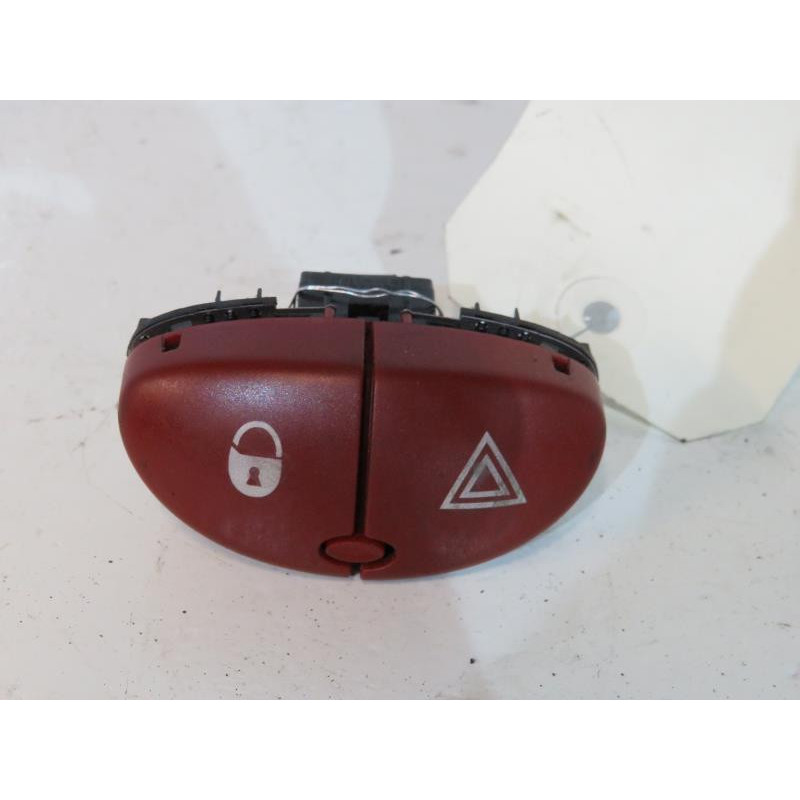 Bouton de warning PEUGEOT 206 Photo n°1