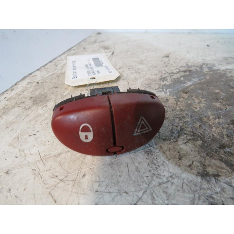 Bouton de warning CITROEN XSARA PICASSO Photo n°1