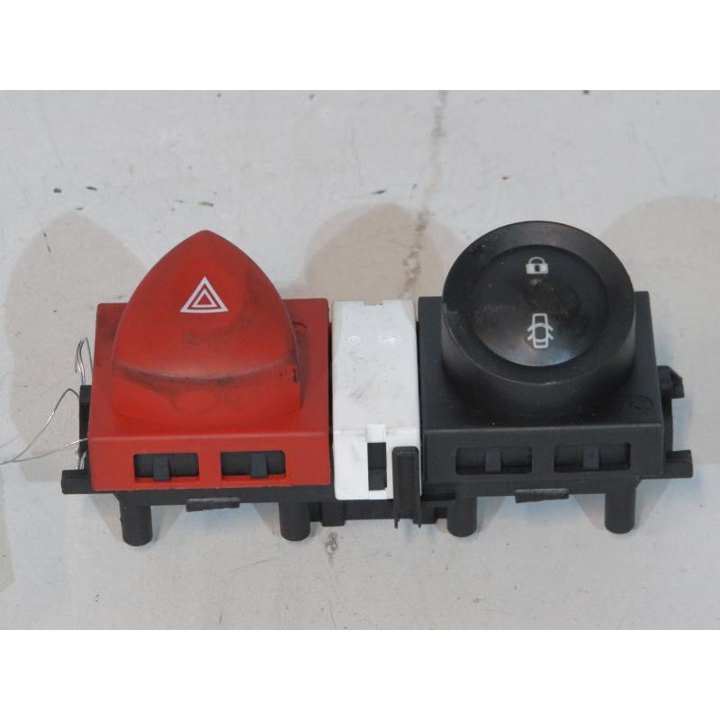 Bouton de warning RENAULT MEGANE 2 Photo n°1