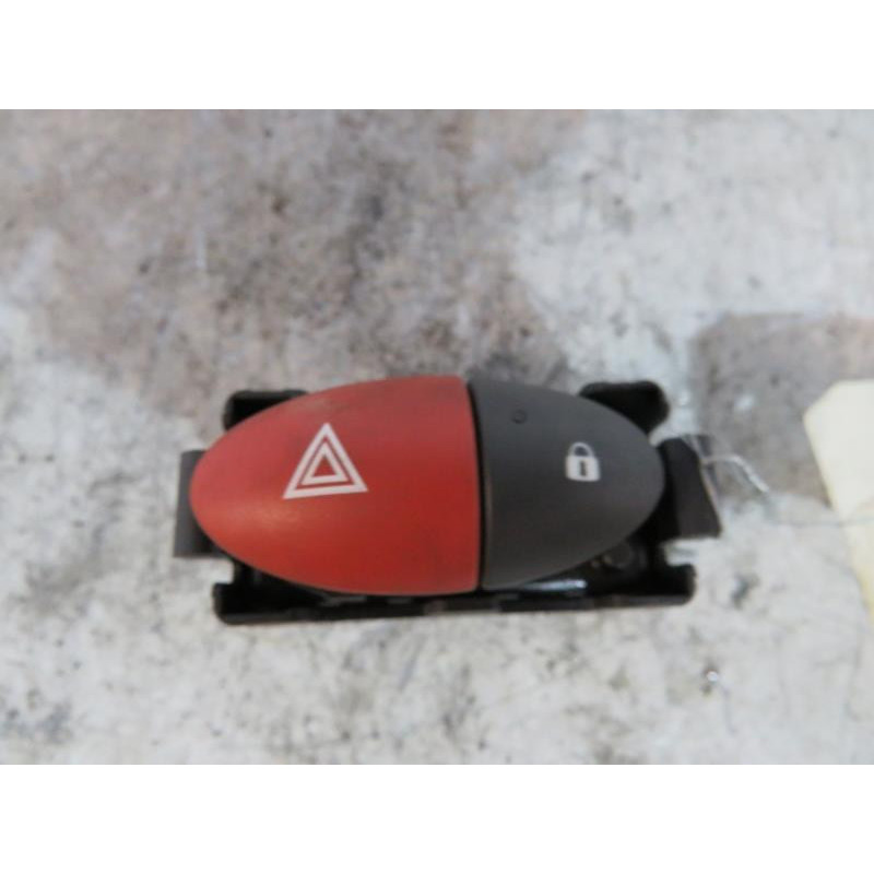Bouton de warning RENAULT TWINGO 2 Photo n°1