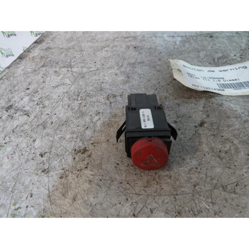Bouton de warning SEAT IBIZA 3 Photo n°1