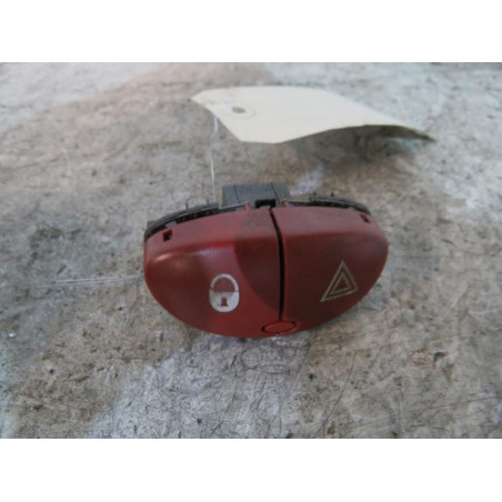 Bouton de warning PEUGEOT 206