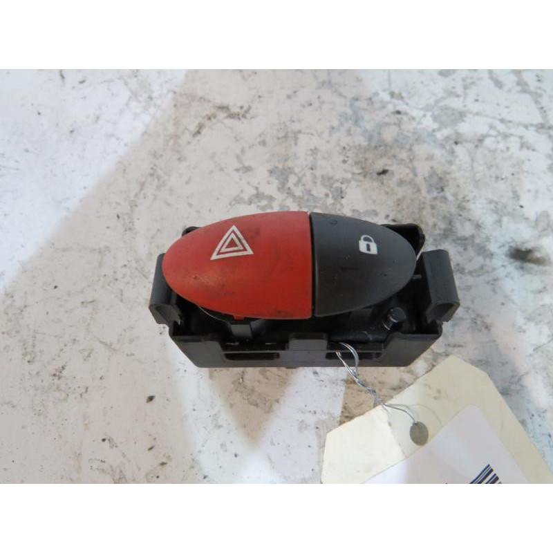 Bouton de warning RENAULT TWINGO 2 Photo n°1