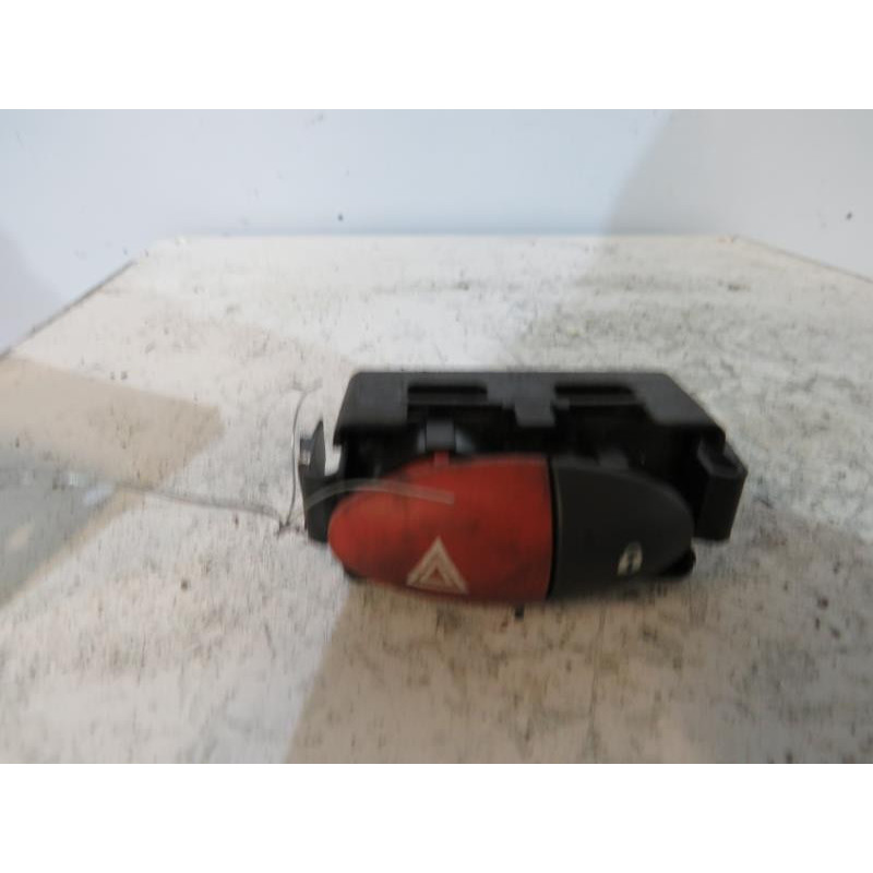 Bouton de warning RENAULT TWINGO 2 Photo n°1