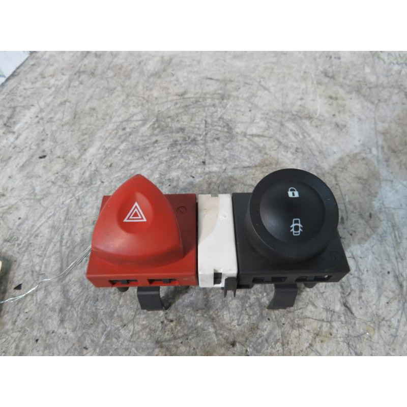 Bouton de warning RENAULT MEGANE 2 Photo n°1