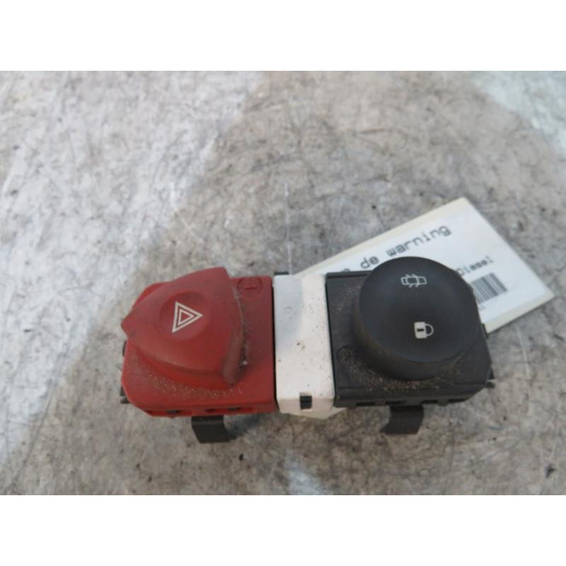 Bouton de warning RENAULT SCENIC 2 Photo n°1