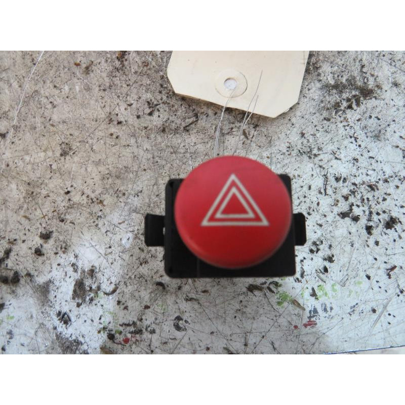 Bouton de warning SEAT IBIZA 3 Photo n°1