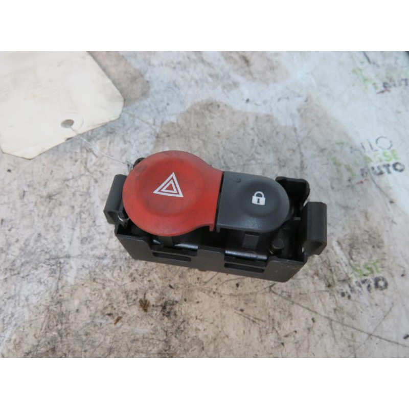 Bouton de warning RENAULT CLIO 3 Photo n°1