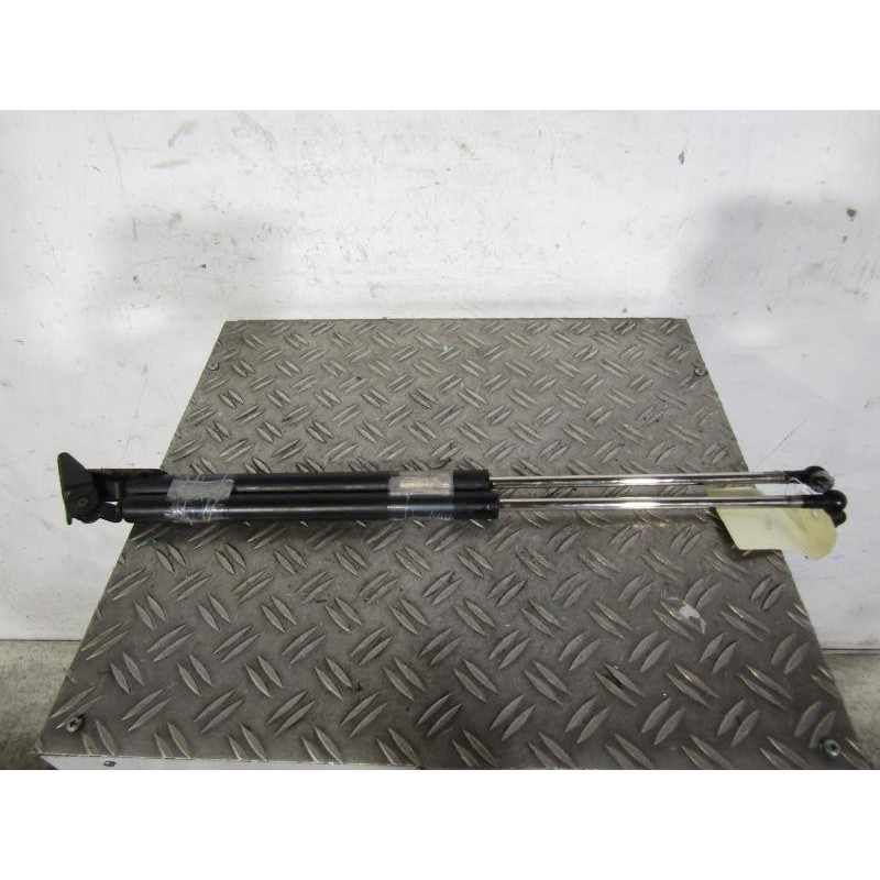 Verin de coffre MAZDA 323 6 Photo n°1
