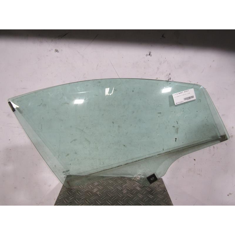 Vitre avant droit FIAT GRANDE PUNTO Photo n°1