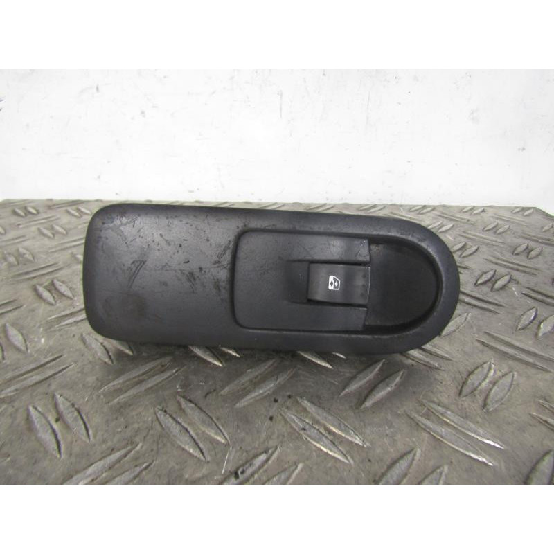 Interrupteur de leve vitre avant droit RENAULT SCENIC 2 Photo n°1