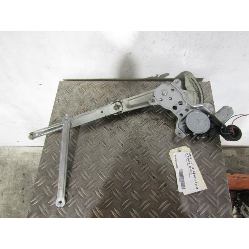 Leve vitre electrique arriere droit SUZUKI SWIFT 3 Photo n°1