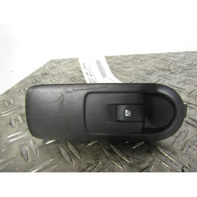 Interrupteur de leve vitre avant droit RENAULT GRAND SCENIC 2 Photo n°1