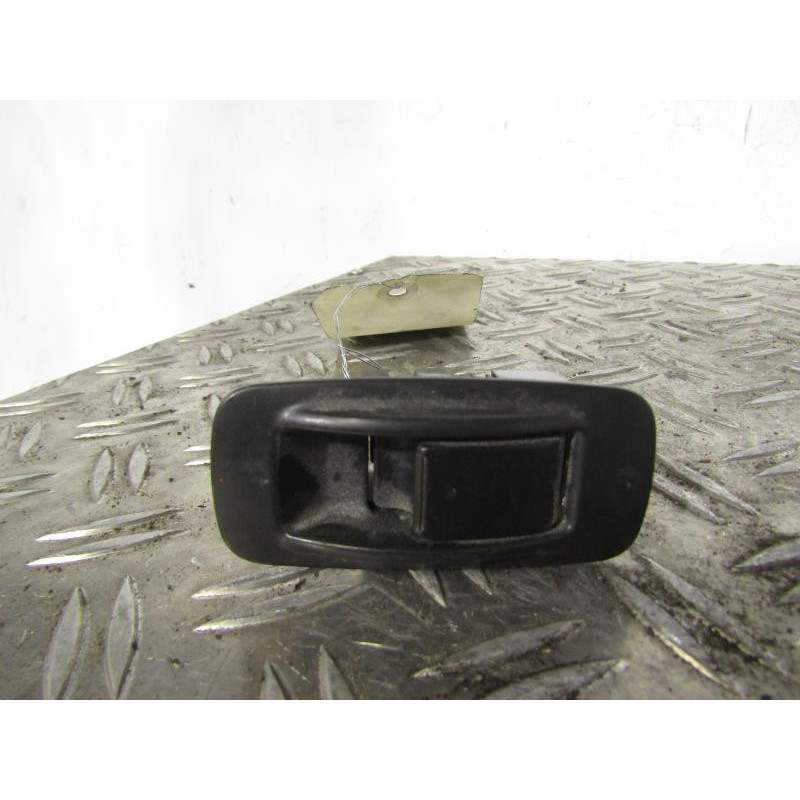 Interrupteur de leve vitre arriere droit TOYOTA COROLLA VERSO 2 Photo n°1