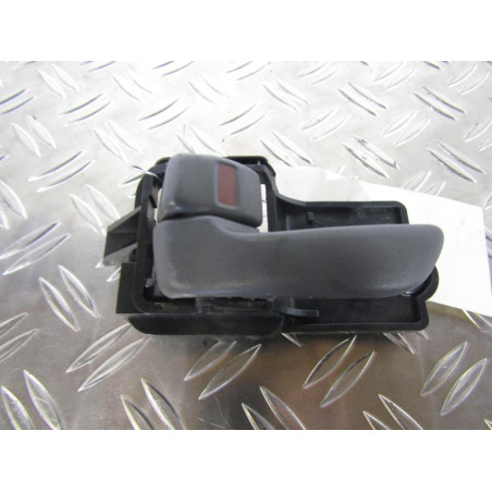 Poignee interieur arriere gauche TOYOTA AVENSIS 1