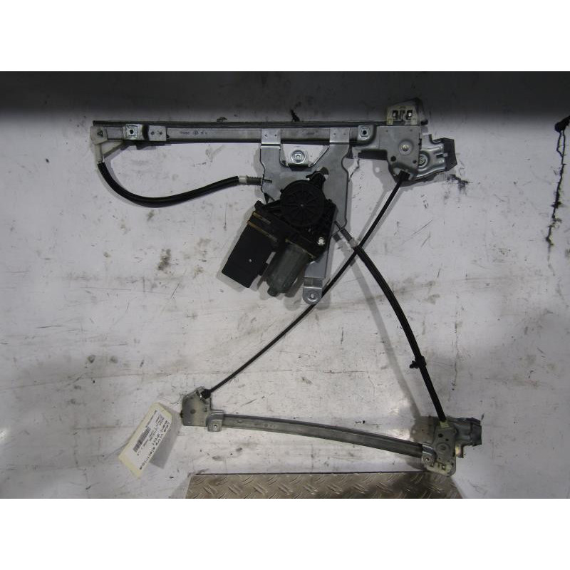 Leve vitre electrique avant droit SKODA OCTAVIA 1 Photo n°1