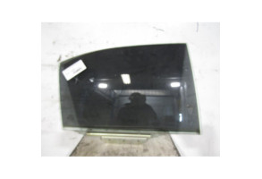 Vitre arriere droit TOYOTA AVENSIS 2 Photo n°1