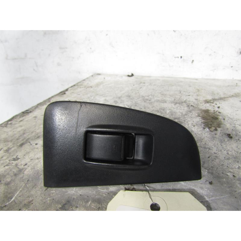 Interrupteur de leve vitre avant droit TOYOTA AVENSIS 2 Photo n°1