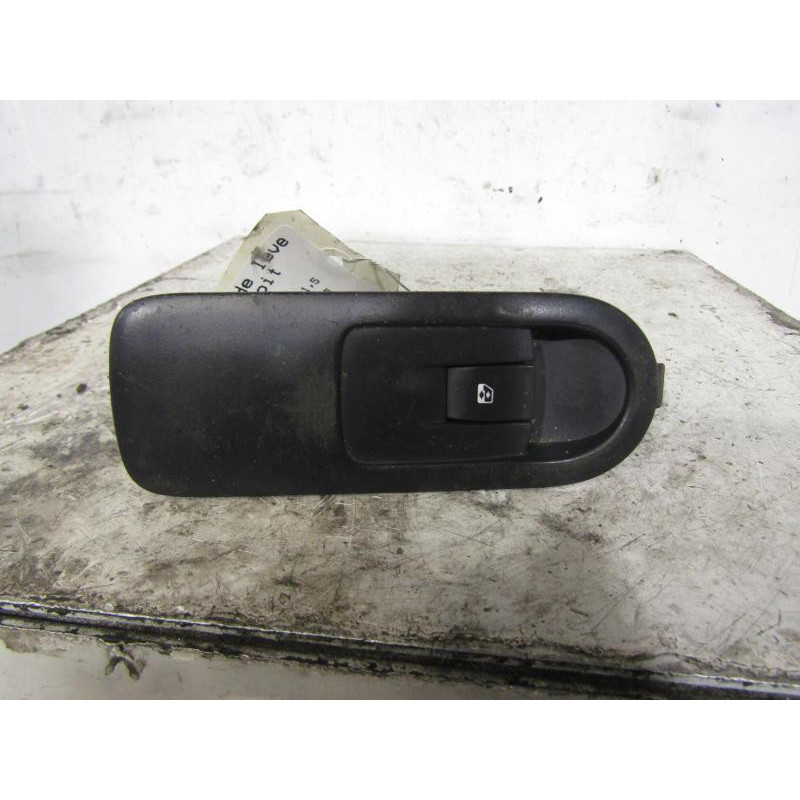 Interrupteur de leve vitre avant droit RENAULT SCENIC 2 Photo n°1