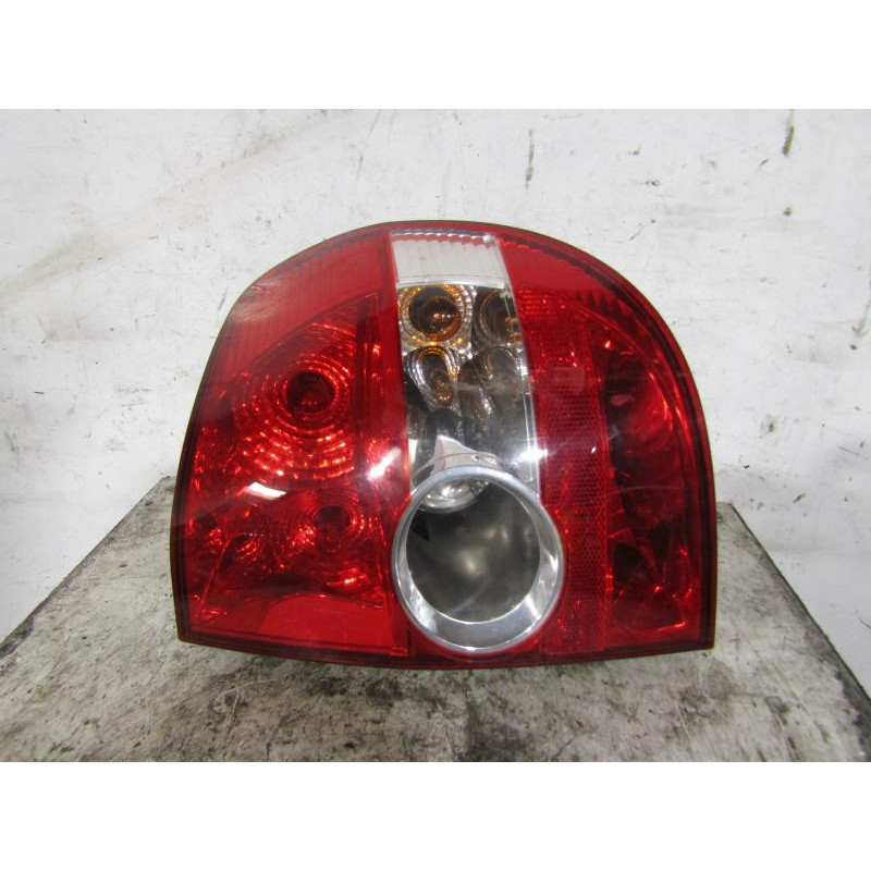 Feu arriere principal droit (feux) VOLKSWAGEN FOX Photo n°1