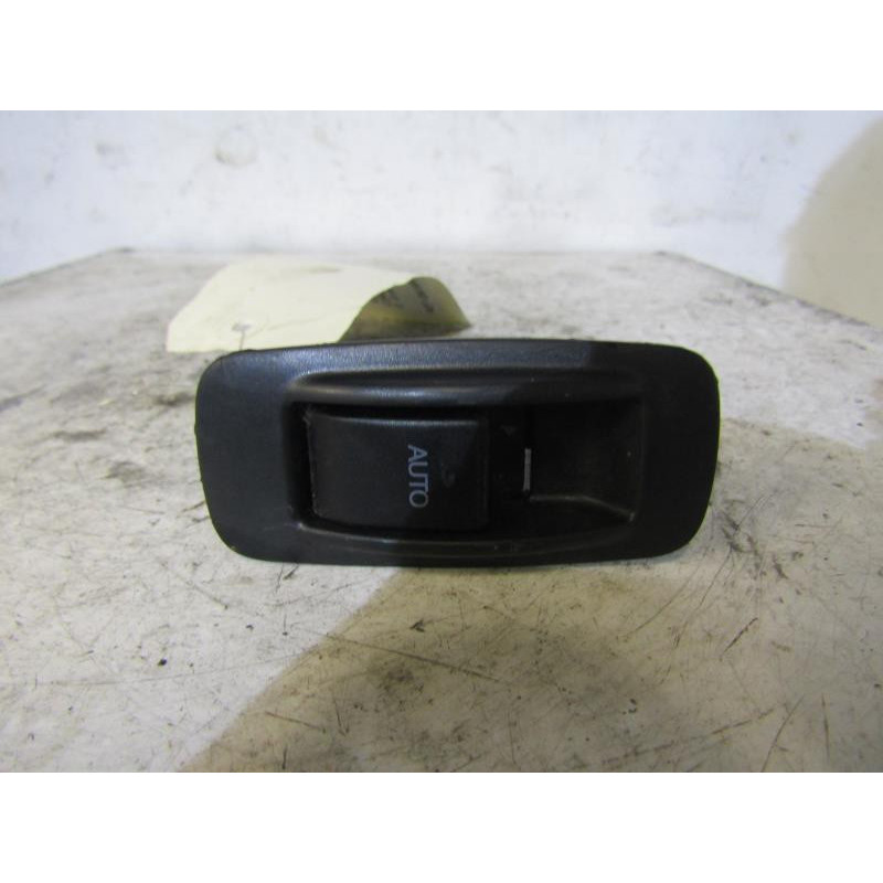 Interrupteur de leve vitre arriere droit TOYOTA COROLLA 10 Photo n°1