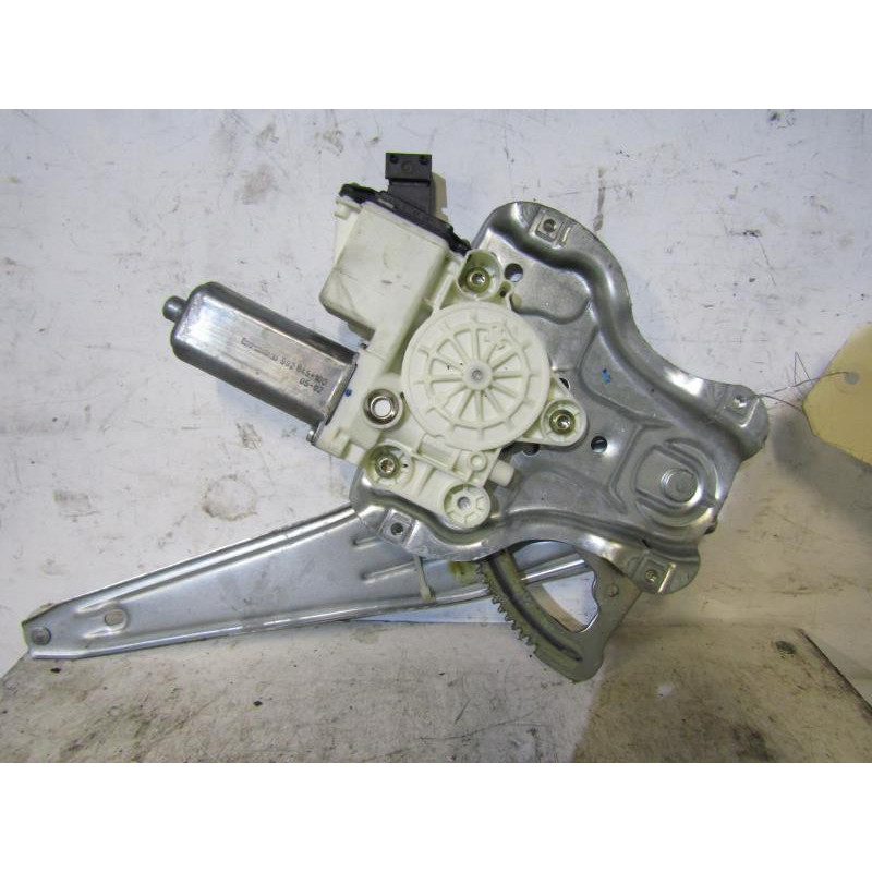 Leve vitre electrique arriere droit TOYOTA COROLLA 10 Photo n°1
