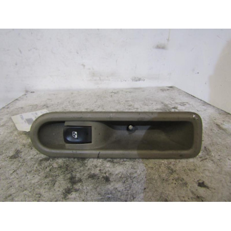 Interrupteur de leve vitre arriere droit RENAULT CLIO 3