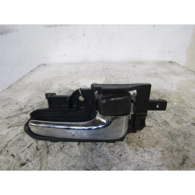 Poignee interieur arriere droit DAIHATSU CUORE 3 Photo n°1
