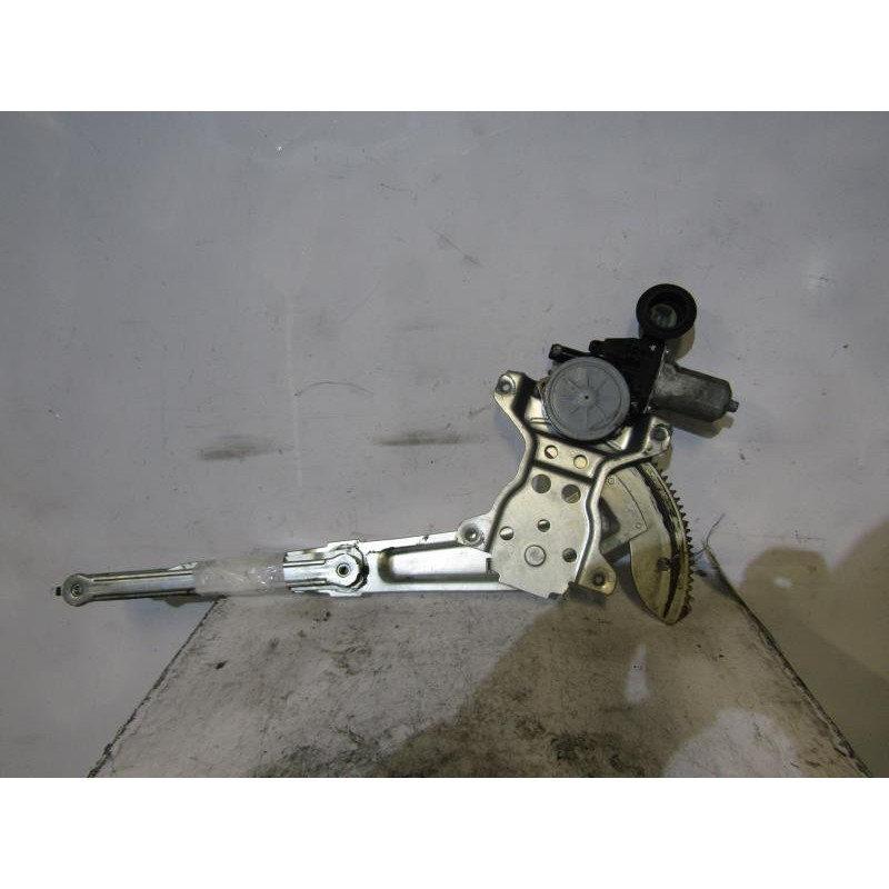 Leve vitre electrique avant droit SUZUKI SWIFT 3 Photo n°1