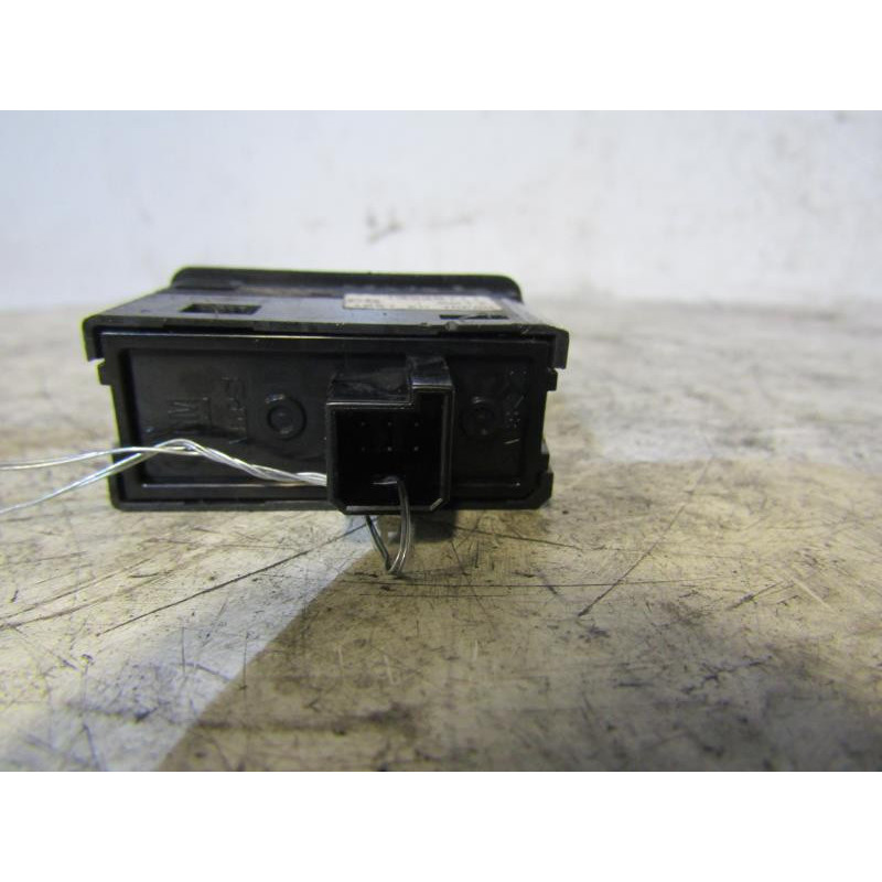 Interrupteur de leve vitre arriere droit OPEL ASTRA H Photo n°1
