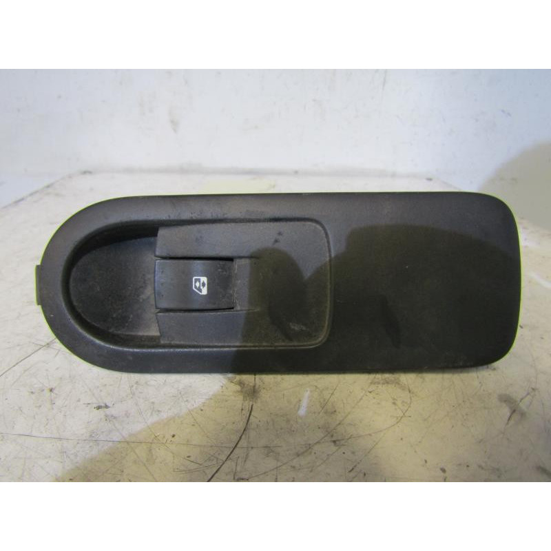 Interrupteur de leve vitre avant droit RENAULT SCENIC 2 Photo n°1