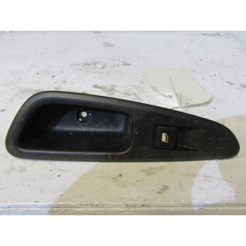 Interrupteur de leve vitre arriere droit PEUGEOT 308 1 SW Photo n°1